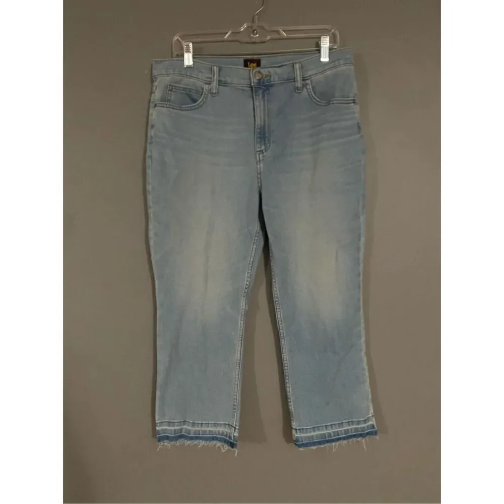 Lee 10 High Rise Relaxed Fit Light Wash Crop Blue Denim Jeans Size 14